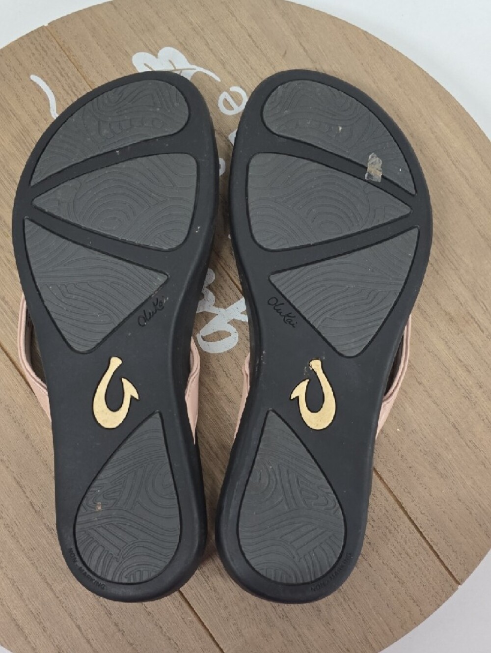 OluKai Ho‘ōpio Leather Flip-Flops with Pale Pink Straps Womens Size 10 EUC - Picture 13 of 14